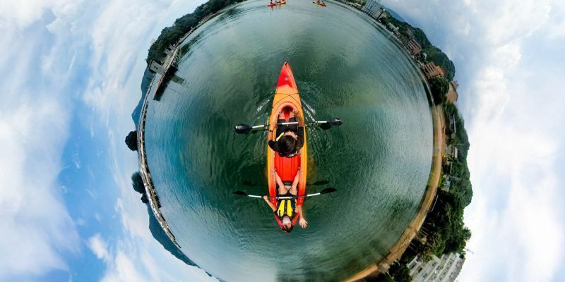 Navegando en kayak hasta una isla remota