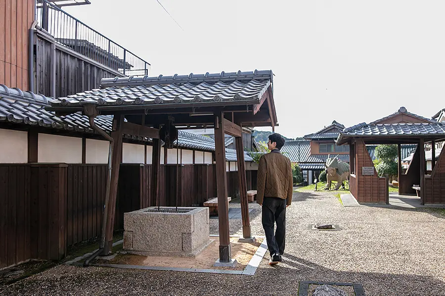 園内を散歩する松田さん