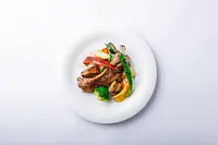 イル・ケッチァーノ ミエーレ　菰錦豚のスペアリブ  季節野菜とバルサミコ