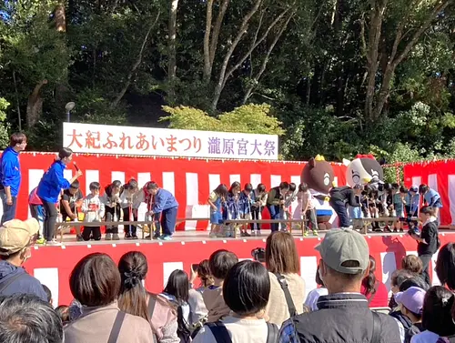 Tournoi de consommation précoce du lait de montagne Ouchi (Festival Taiki Fureai)