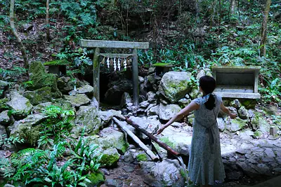 Another world! The ultimate power spot: Ama-no-Iwato, the cave where Amanoiwato god hid.