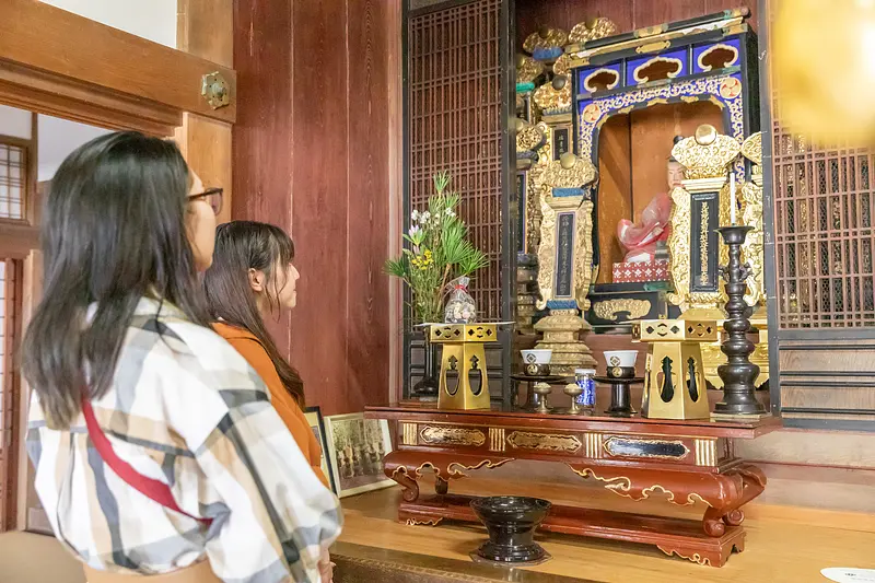 Pray at Kenshoji Temple