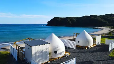 Glamping facility with a spectacular view of the ocean