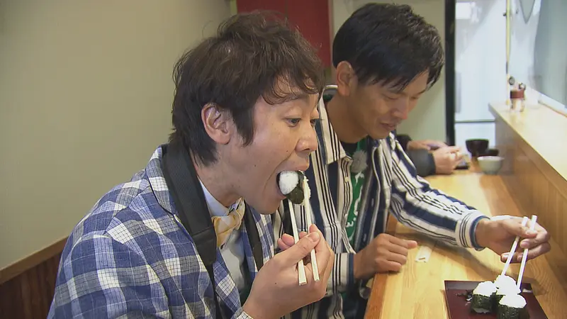 โยชินีซังกำลังกินเทมปุระ