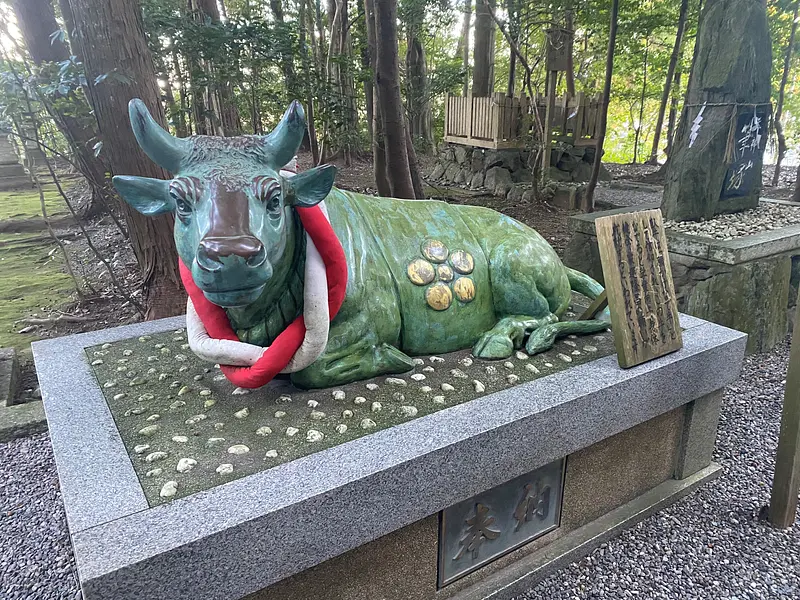 田丸神社の願かけ撫で牛