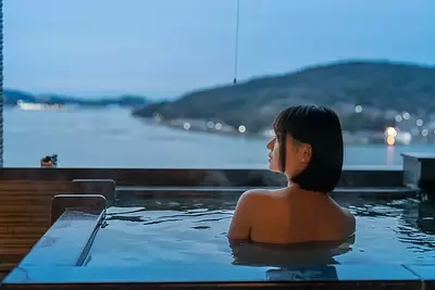 Toutes les chambres offrent une vue sur l&#39;océan et disposent de bains en plein air. Passez un moment de détente au Kisara Bettei TOKI à Toba, Ise-Shima