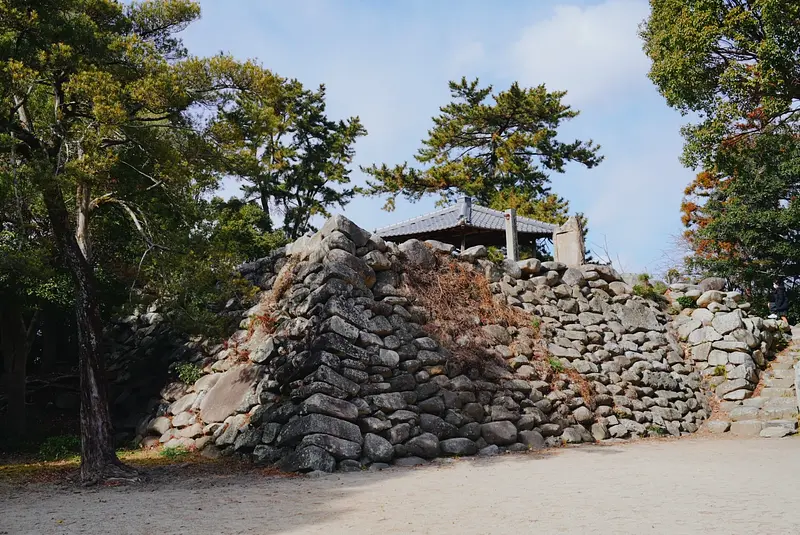 神戸城城あとの石垣