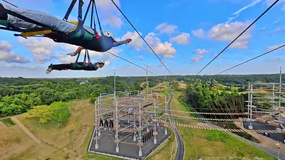 志摩グリーンアドベンチャーが熱い！うつ伏せ姿勢で空を飛ぶ！？絶景とスリルが味わえるジップダイブに屋外型サバイバルゲーム、自らドローンを操縦して遊べるエリアも登場！