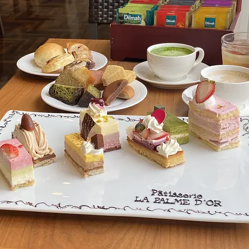 The new cake is so popular that fans from outside the prefecture come to look forward to it every month.