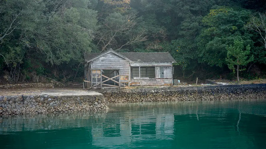 かつて真珠養殖の作業場であった小屋