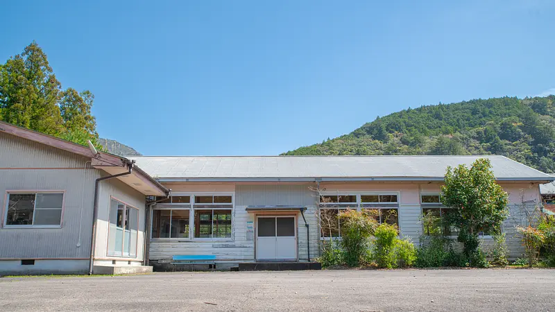 Ruines de l'école secondaire de Kizuro de l'école primaire d'Iruka