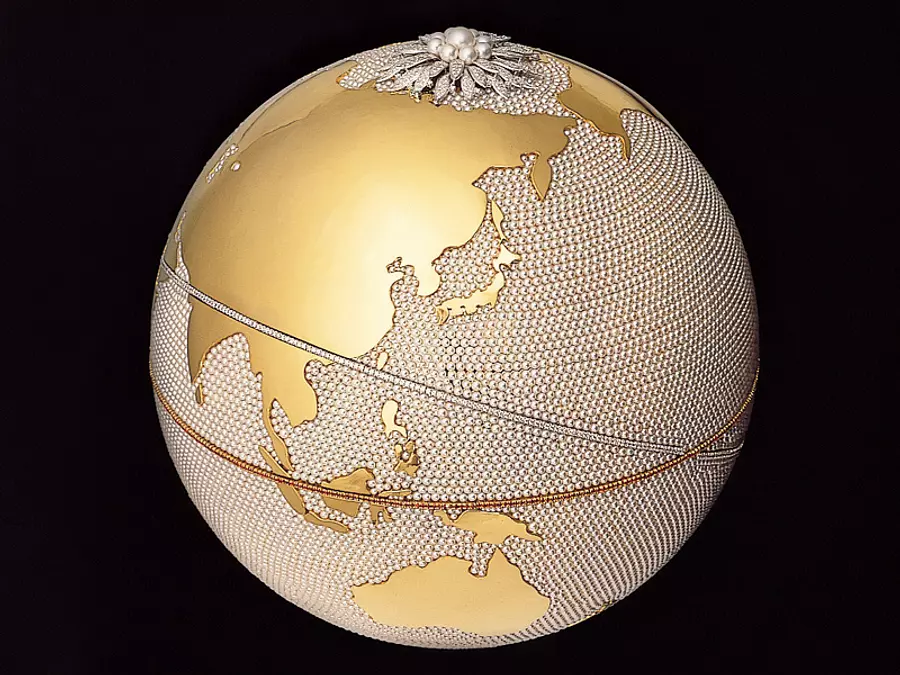 Art and Crafts “Globes” Made of Pearls and Jewels