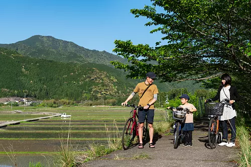 ``Selección Nihonhon no Sato 100&#39;&#39; En bicicleta por el pueblo de Asari♪