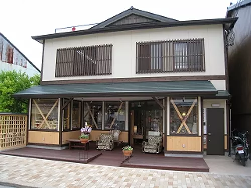Hall des produits spécialisés Ekimae de la ville de Kumano