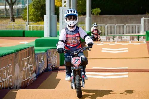 Nouvelle attraction vélo sur le circuit de Suzuka ! Moto Fighter, Acro Bike, Kids Bike et Pinky Bike chatouillent l&#39;esprit de défi des enfants !