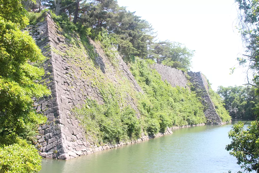 Grand mur de pierre construit par Takatora Todo