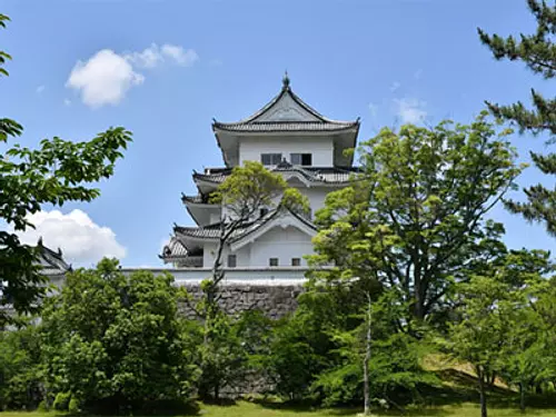 Château d&#39;Iga Ueno avec un conteur. Nous présenterons en détail l&#39;histoire du château de craie, sélectionné parmi les 100 châteaux célèbres du Japon.