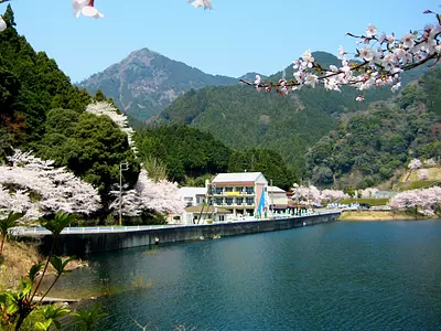 Lake Shikujo and Suiko Suiso