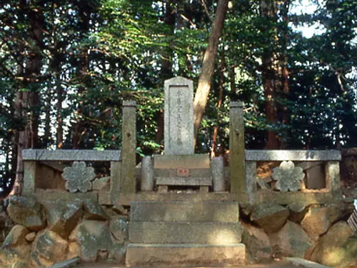 MotooriNorinaga Oku Tomb