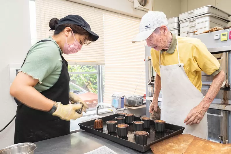 和家人一起做點心