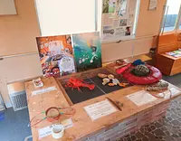 海女小屋の 囲炉裏模型の展示