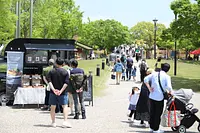 軽食のキッチンカーが出店