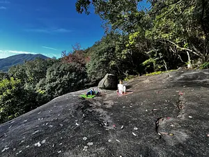 「大地のパワーみなぎるowase岩ヨガ体験」（尾鷲プライベート岩ヨガ体験）